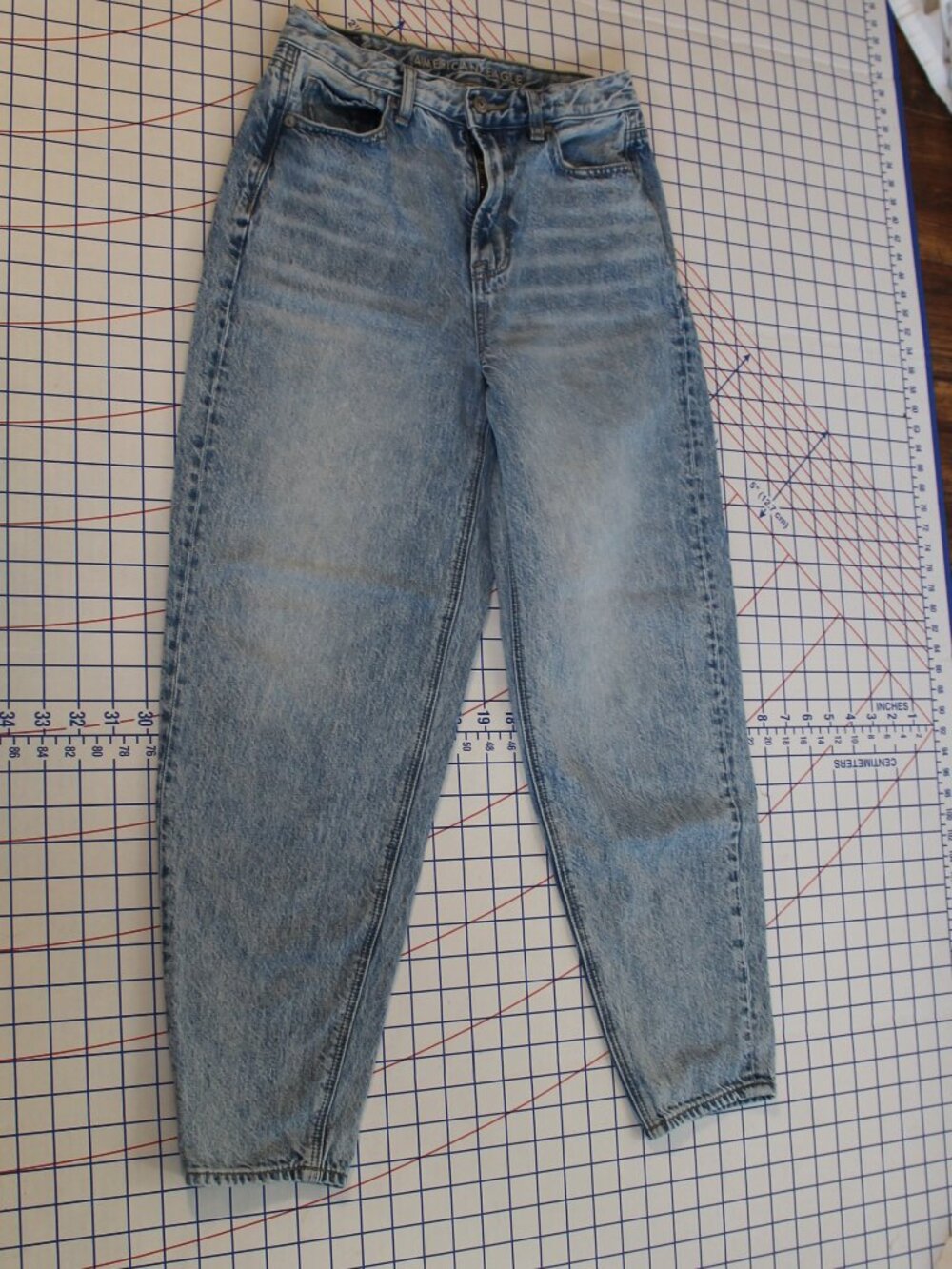 American Eagle Relaxed High Rise Mom Jeans 4R